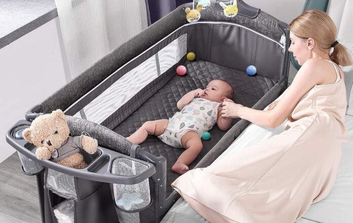 Parents and child sleep in separate bed Parents and child sleep in separate bed