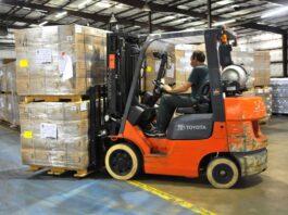 Benefits of Forklifts in Warehouses