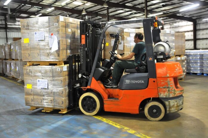 Benefits of Forklifts in Warehouses Benefits of Forklifts in Warehouses